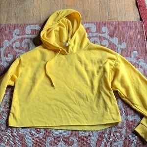 Cropped yellow sweatshirt